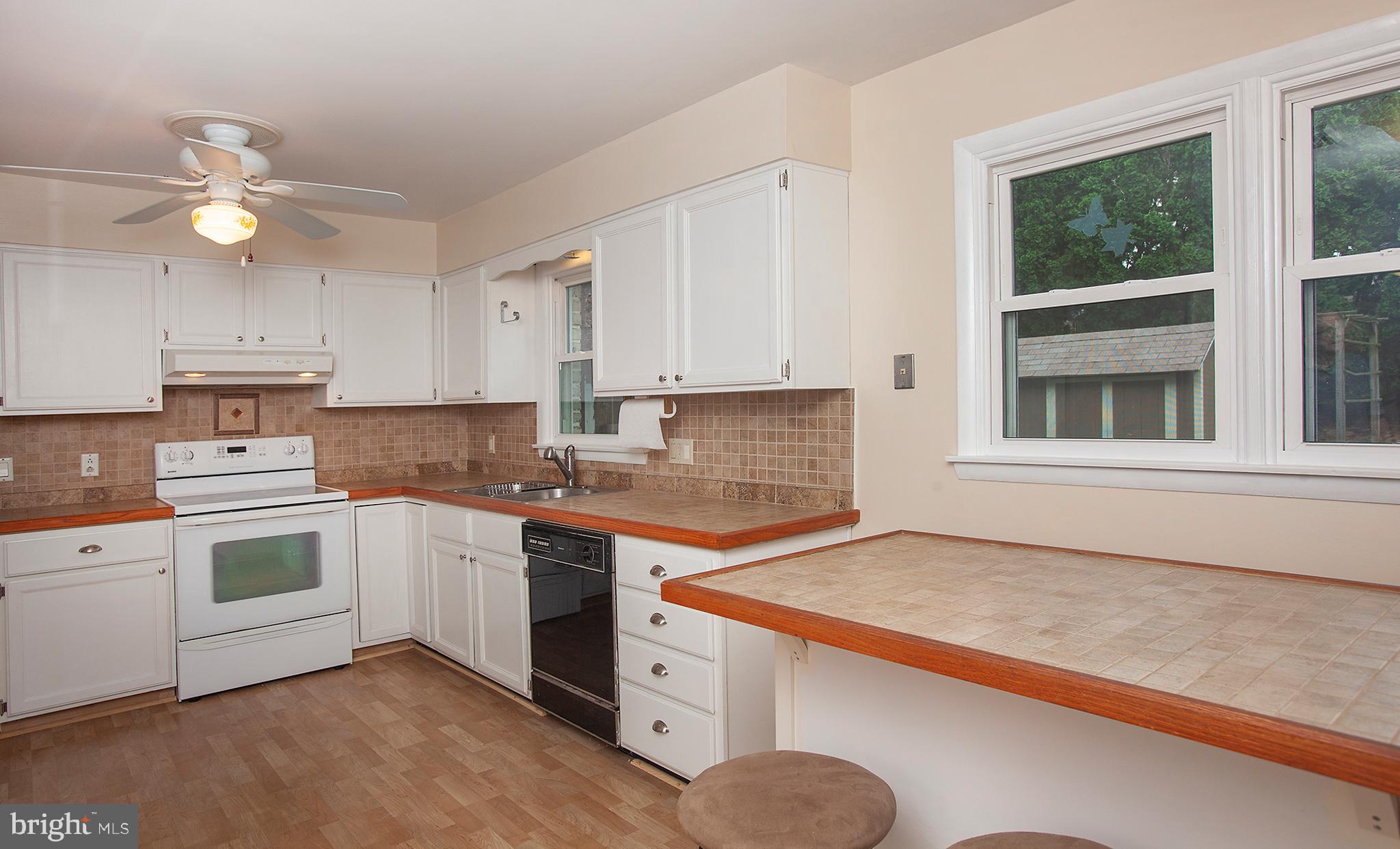 327 Windcrest Road Harrisburg, PA 17112 - Photo 5 of 34 Gallery Image 5