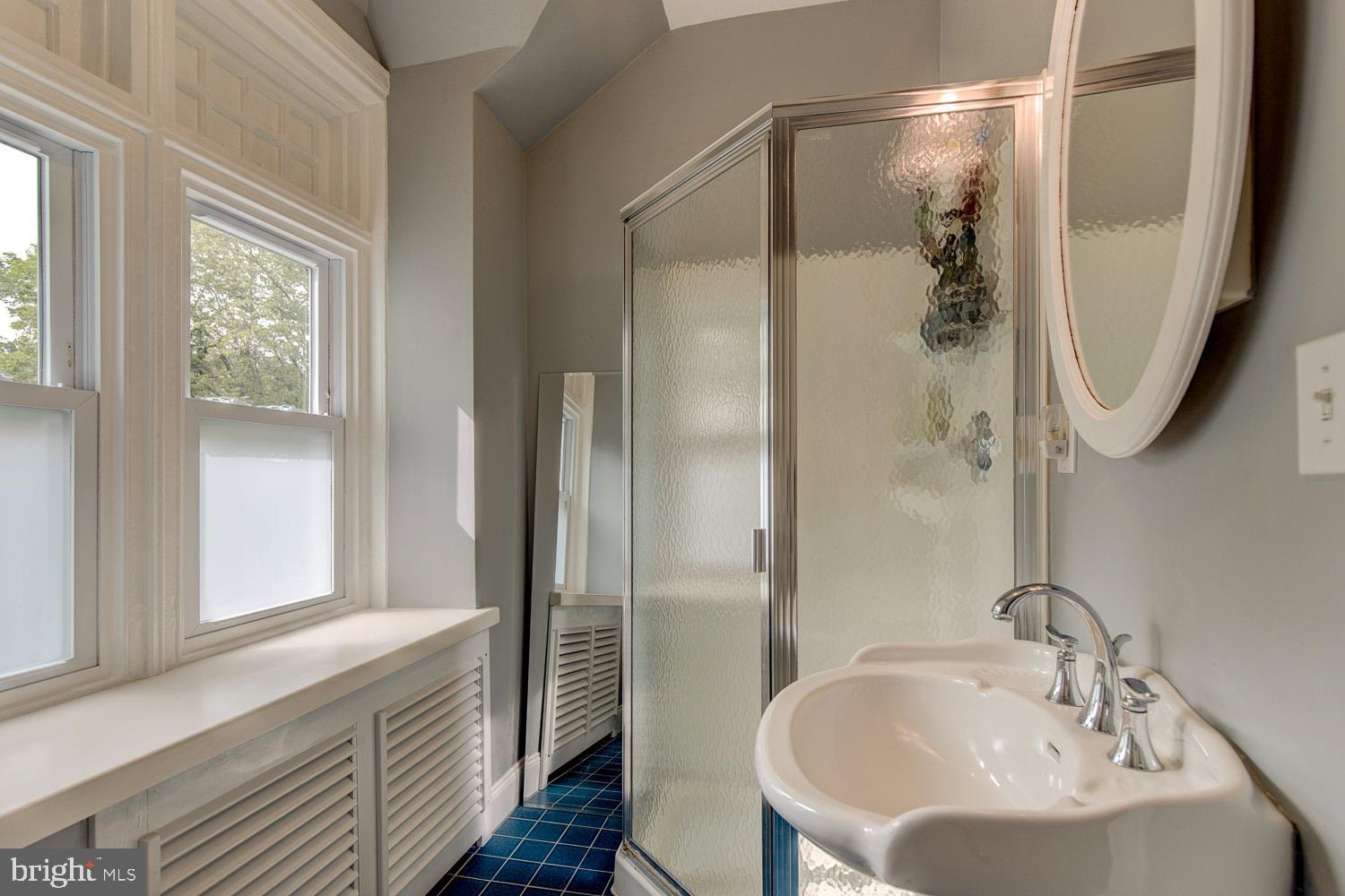 7 Kershaw Road Wallingford, PA 19086 - Photo 19 of 39 Hall Bath on 2nd Floor