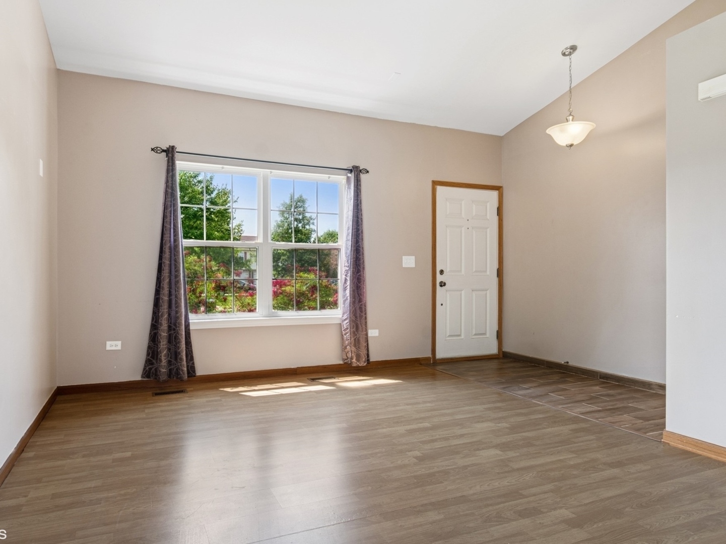 722 Eberly Court Plano, IL 60545 - Photo 3 of 12