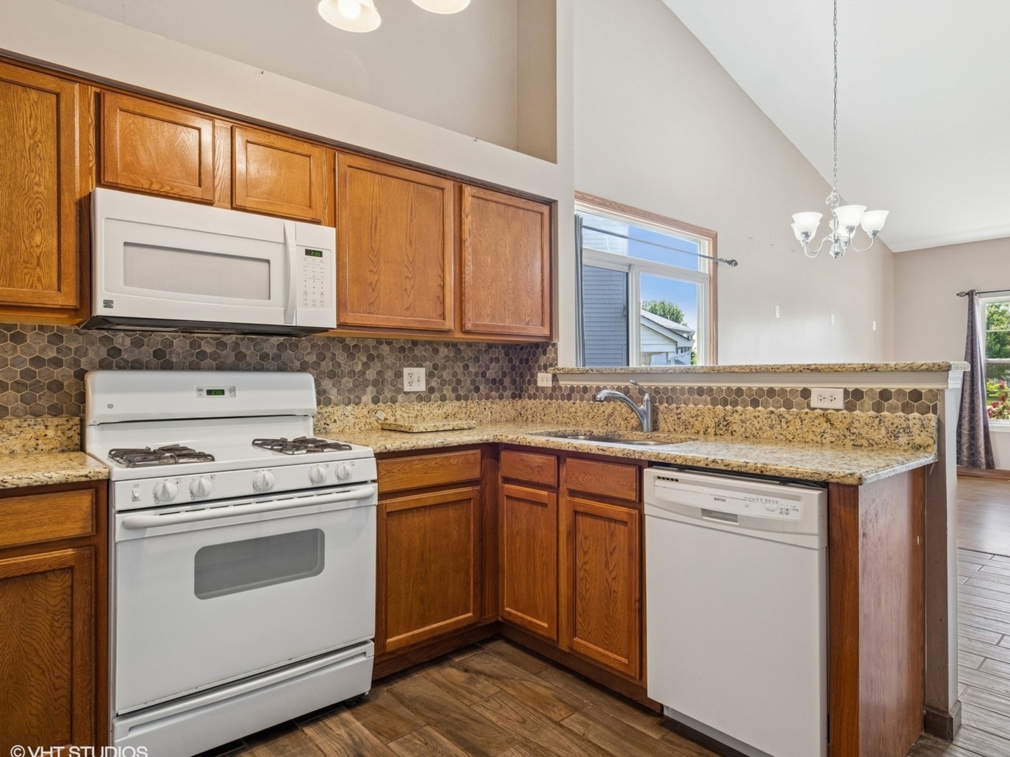 722 Eberly Court Plano, IL 60545 - Photo 4 of 12