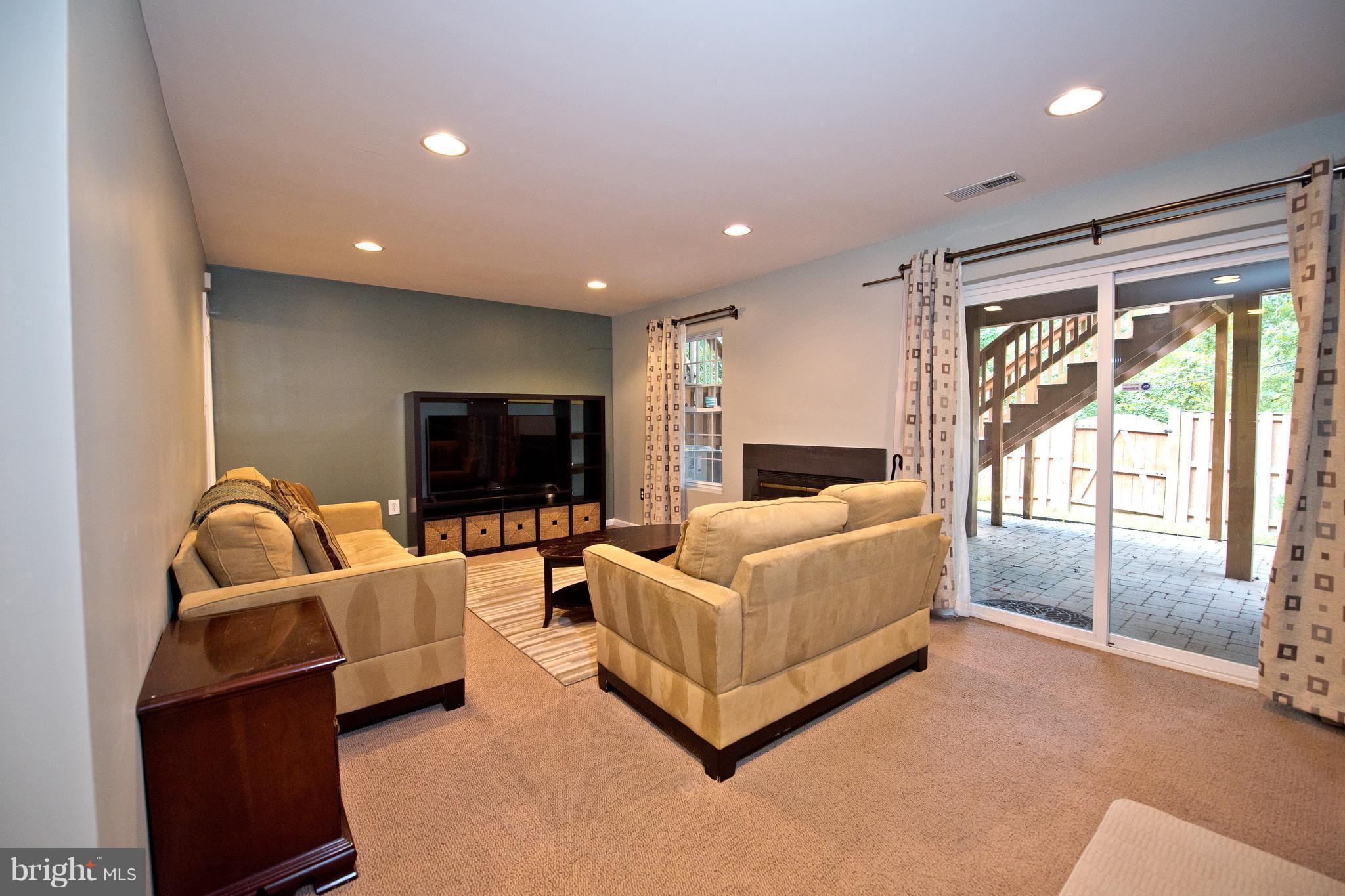 6163 Good Hunters Ride Columbia, MD 21045 - Photo 22 of 30 a living room with furniture and a flat screen tv