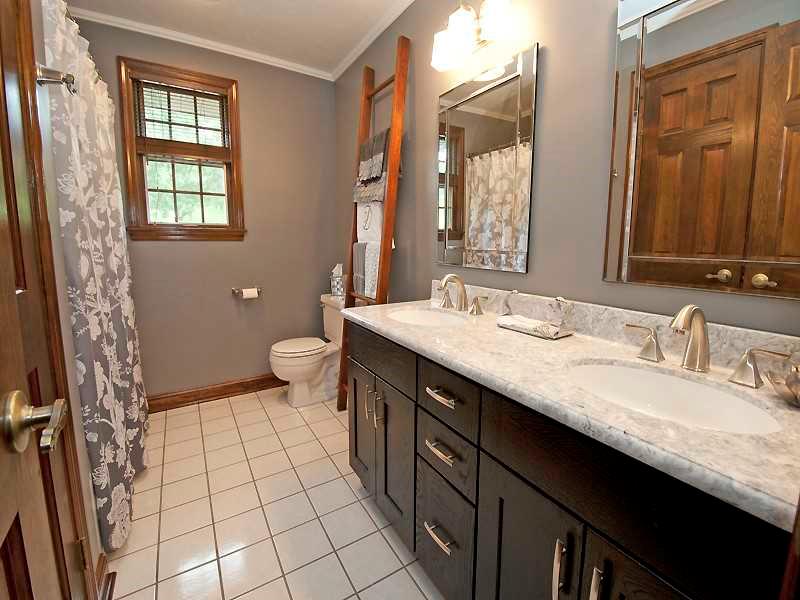 185 Brehm Road Washington, PA 15301 - Photo 11 of 22 Master Bath/Spa.