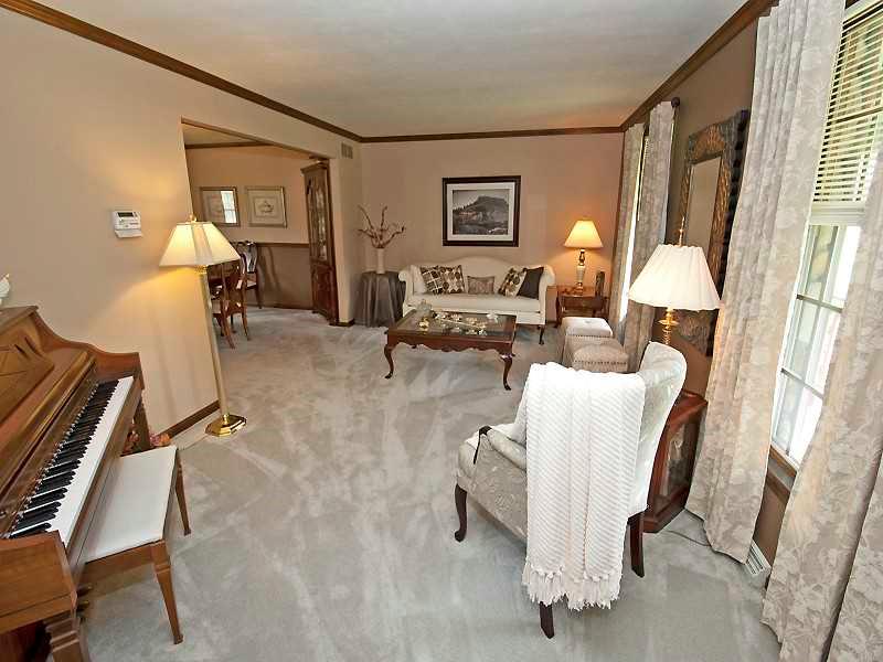 185 Brehm Road Washington, PA 15301 - Photo 6 of 22 Living Room.