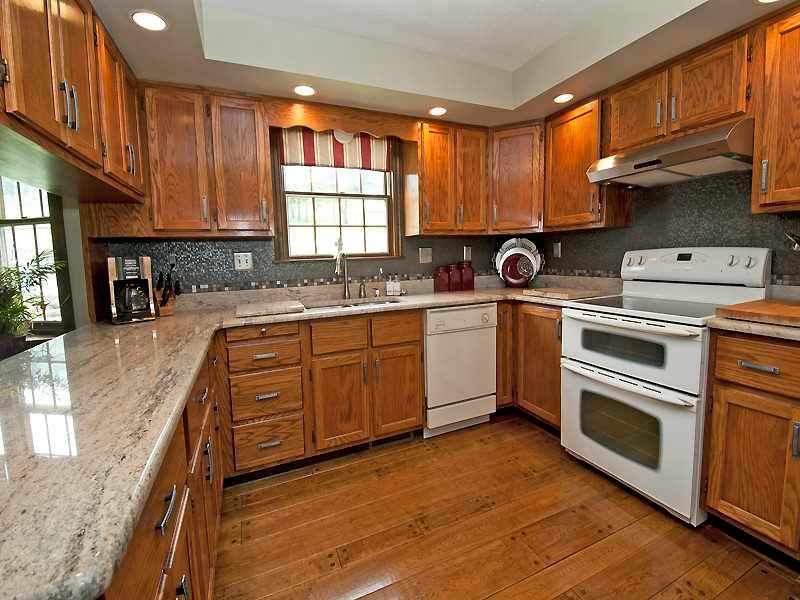 185 Brehm Road Washington, PA 15301 - Photo 7 of 22 Kitchen.