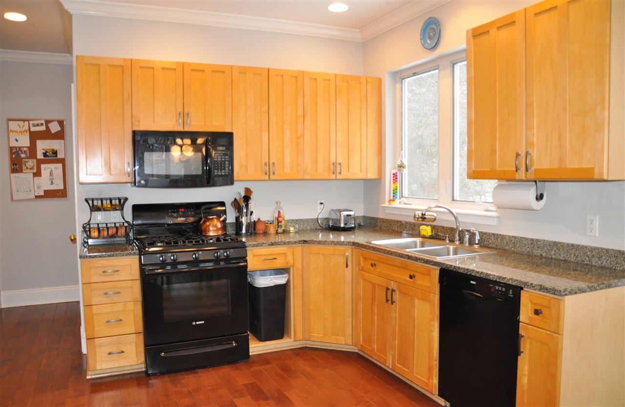 184 Appletree Point Road Burlington, VT 05408 - Photo 4 of 37 Gallery Image 4