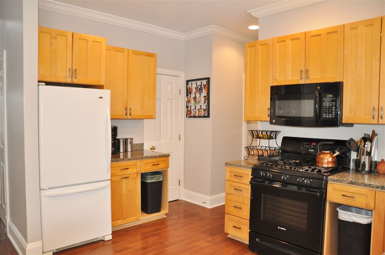 184 Appletree Point Road Burlington, VT 05408 - Photo 6 of 37 Gallery Image 6