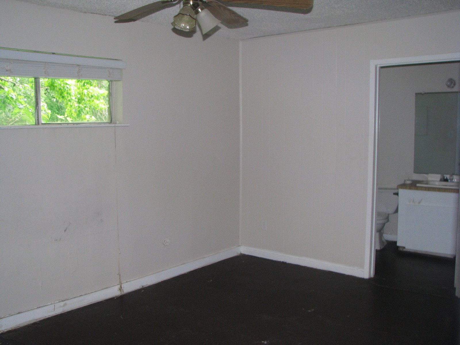 3812 Wipprecht Street, Unit 18B Houston, TX 77026 - Photo 5 of 9 a view of a small space with wooden floor and a window