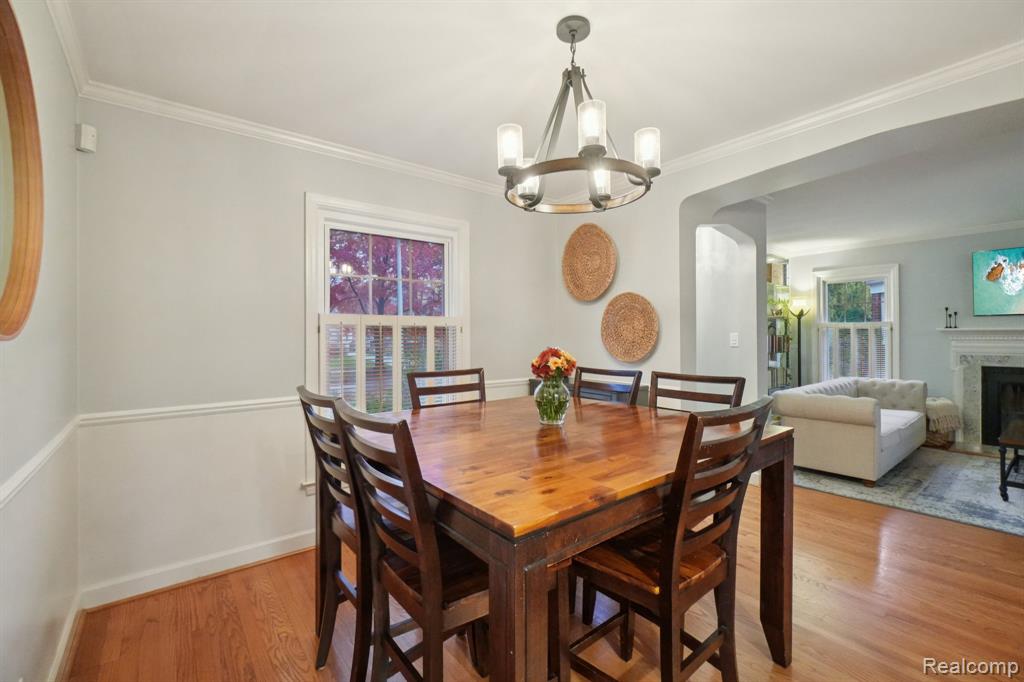 1039 Hawthorne Road Grosse Pointe Woods, MI 48236 - Photo 12 of 63