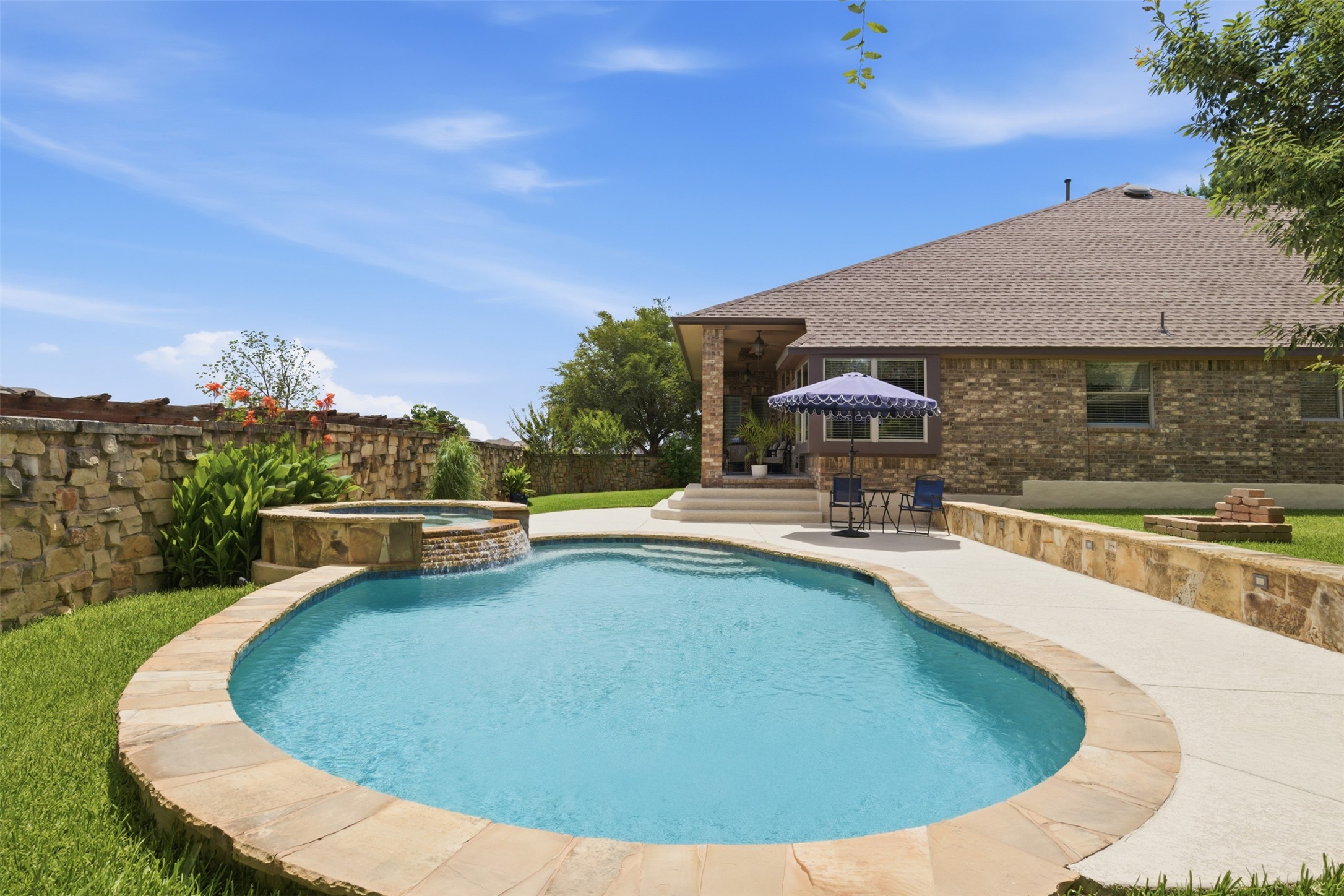 2568 Santa Barbara Loop Round Rock, TX 78665 - Photo 24 of 34 a view of a swimming pool with lounge chair