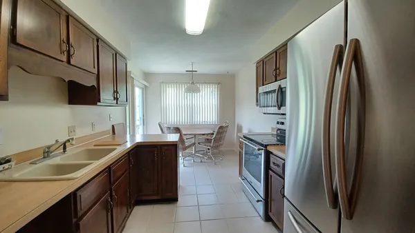 $109,950 | 814 13th Avenue North, Unit 1C, Clinton, IA 52732