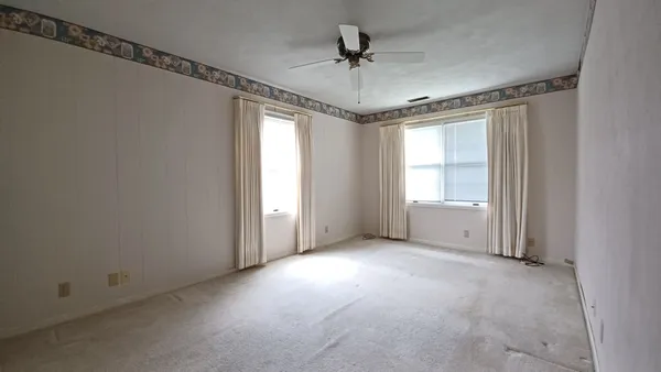 $109,950 | 814 13th Avenue North, Unit 1C, Clinton, IA 52732