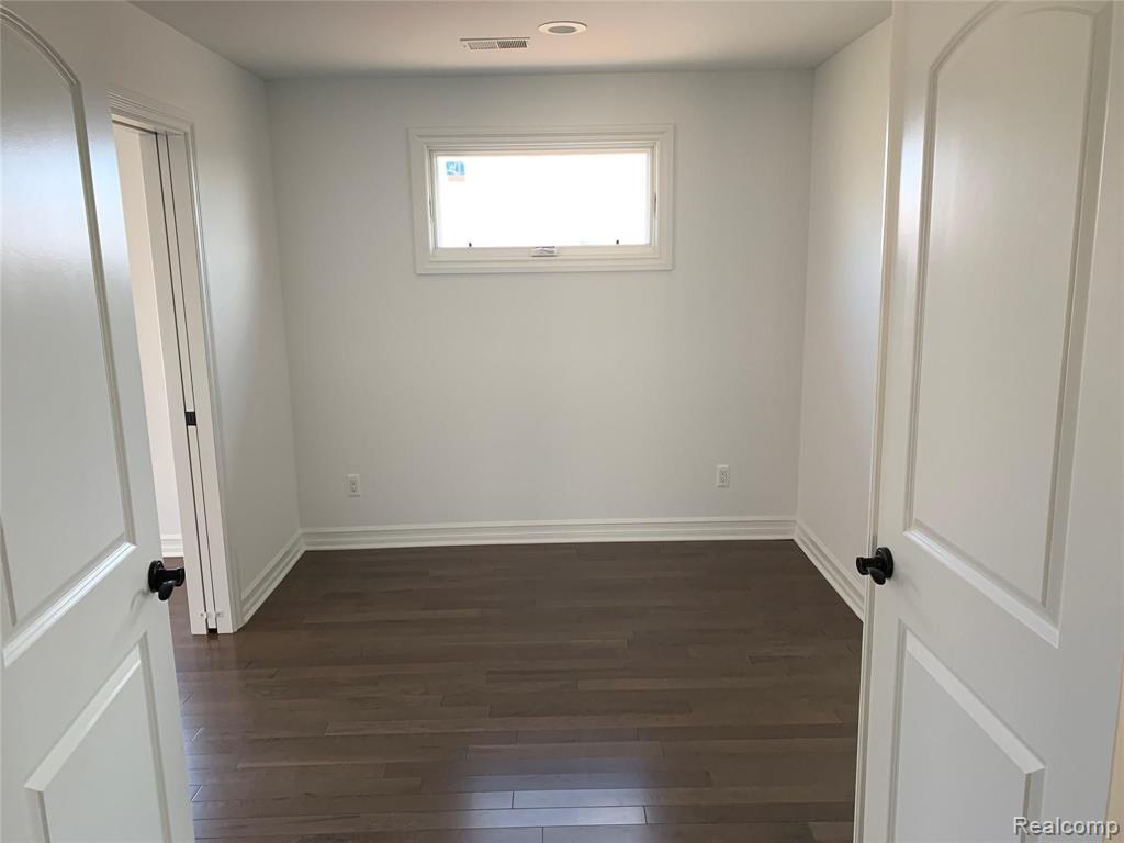 6103 Sheldon Road Rochester Hills, MI 48306 - Photo 10 of 20