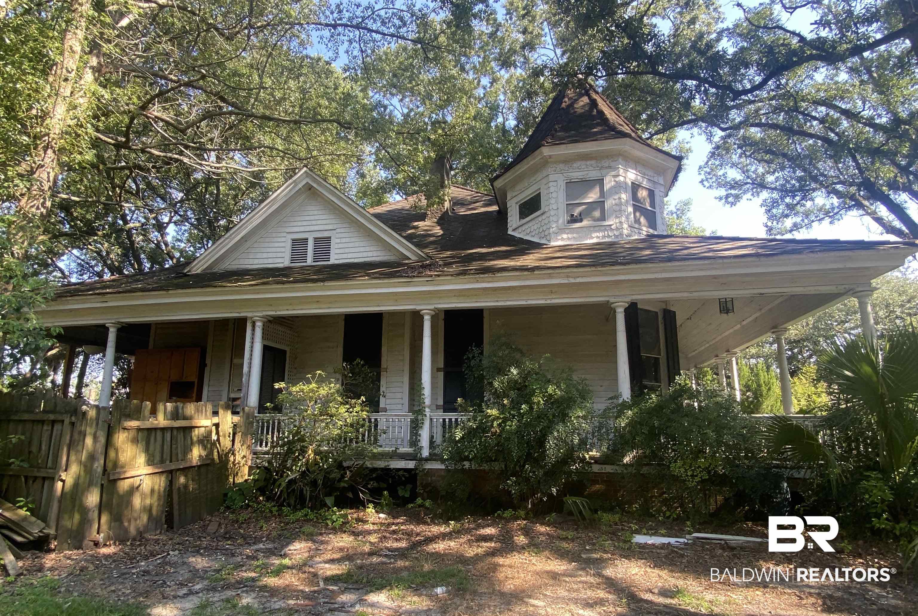 12 South Julia Street Mobile, AL 36604 - Photo 1 of 3 View of front facade featuring covered porch