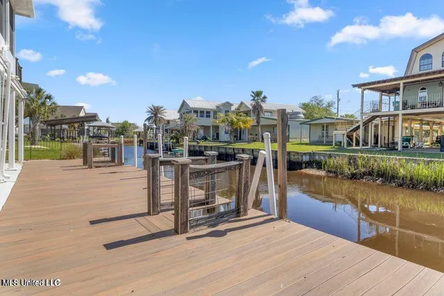 $899,900 | 842 Deer Drive, Bay St. Louis, MS 39520