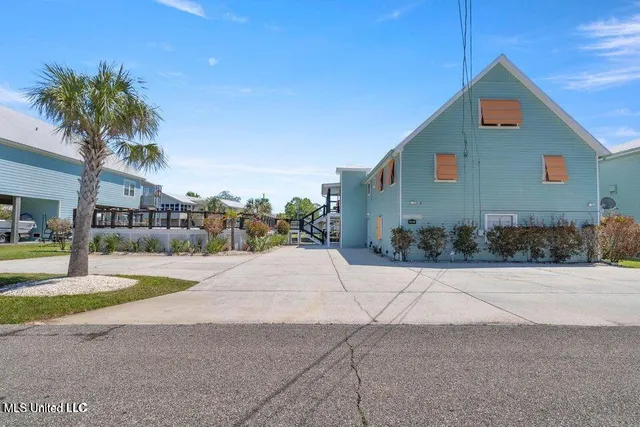 $899,900 | 842 Deer Drive, Bay St. Louis, MS 39520