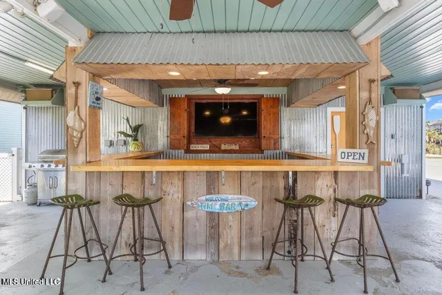 $899,900 | 842 Deer Drive, Bay St. Louis, MS 39520