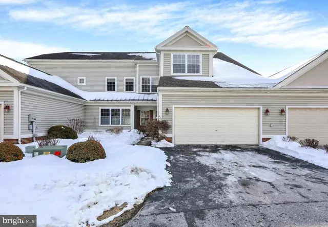 $469,900 | 424 Oak Hill Lane, Reading, PA 19610
