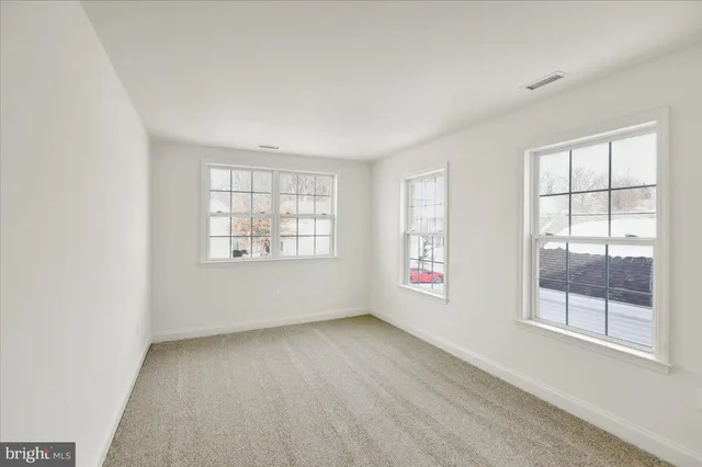 $469,900 | 424 Oak Hill Lane, Reading, PA 19610