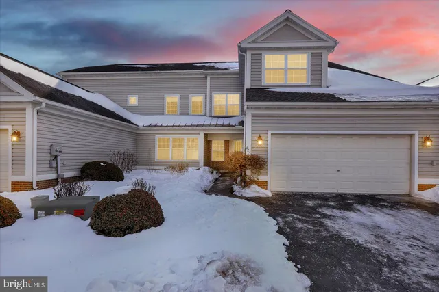 $469,900 | 424 Oak Hill Lane, Reading, PA 19610