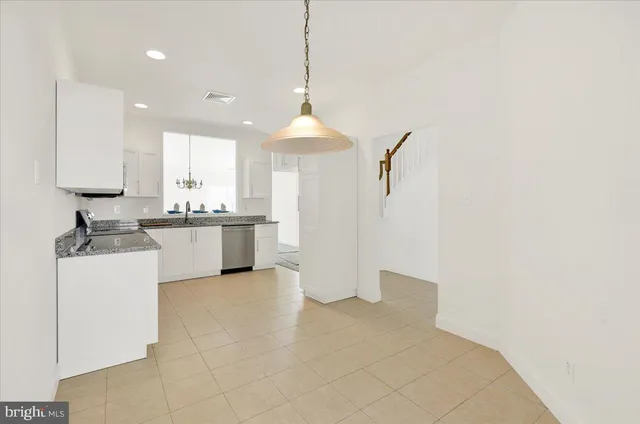 $469,900 | 424 Oak Hill Lane, Reading, PA 19610