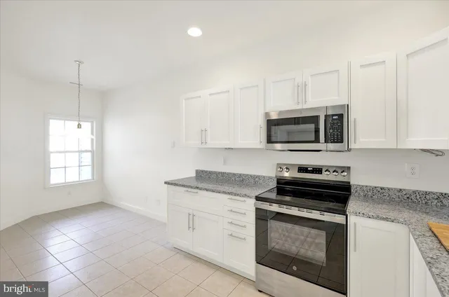 $469,900 | 424 Oak Hill Lane, Reading, PA 19610