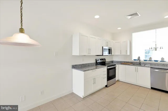 $469,900 | 424 Oak Hill Lane, Reading, PA 19610