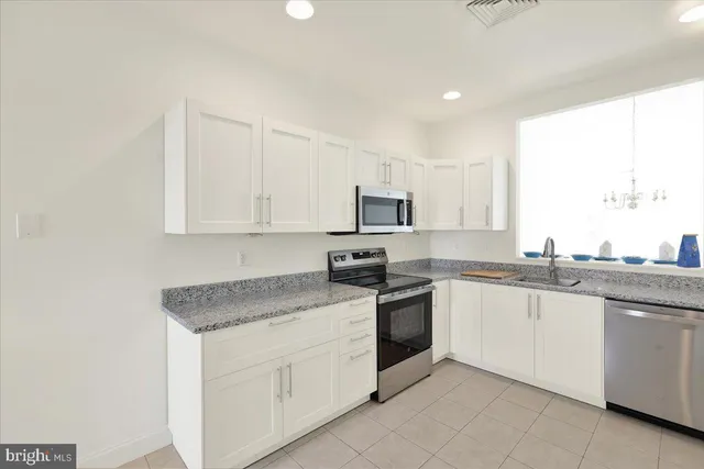 $469,900 | 424 Oak Hill Lane, Reading, PA 19610