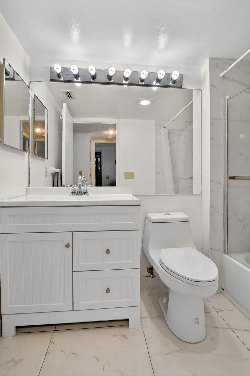 7844 La Mirada Drive Boca Raton, FL 33433 - Photo 27 of 42 2ND BATHROOM