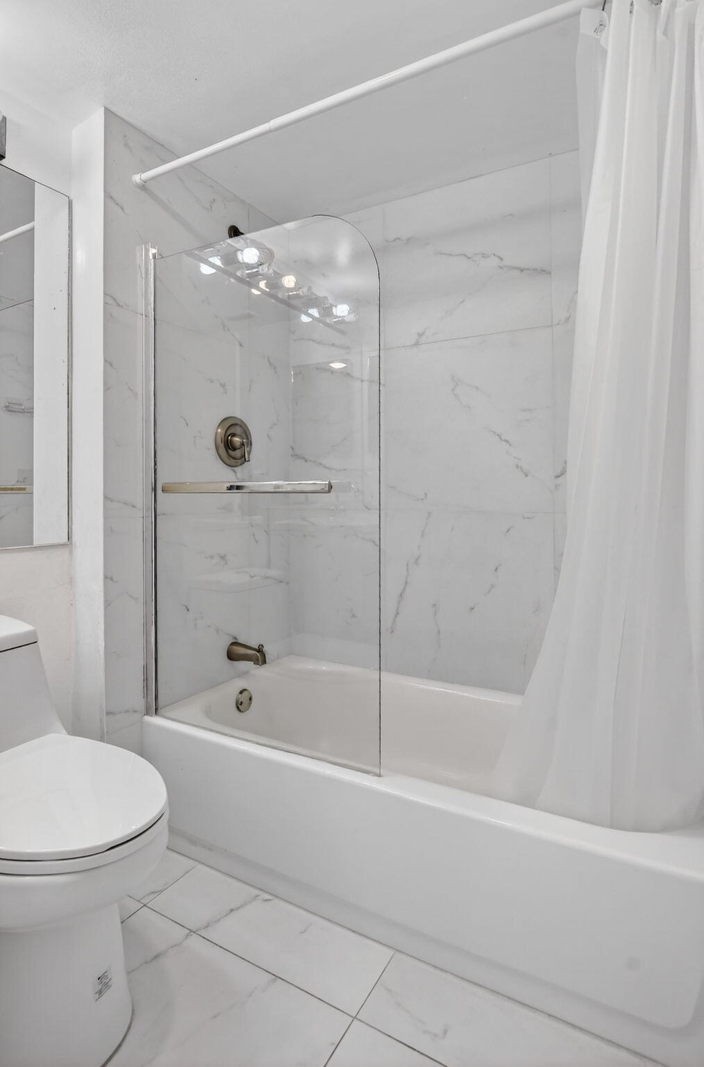 7844 La Mirada Drive Boca Raton, FL 33433 - Photo 28 of 42 2ND BATHROOM