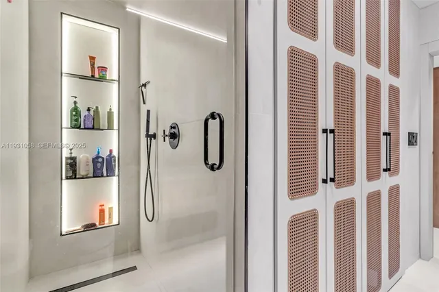 $10,000 | 20281 East Country Club Drive, Unit TW7, Aventura, FL 33180