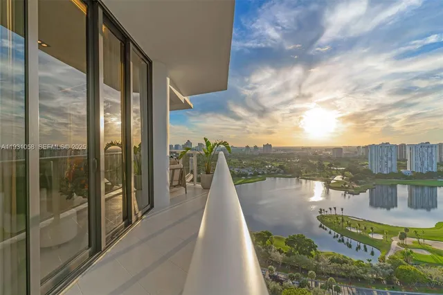 $10,000 | 20281 East Country Club Drive, Unit TW7, Aventura, FL 33180
