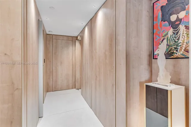 $10,000 | 20281 East Country Club Drive, Unit TW7, Aventura, FL 33180