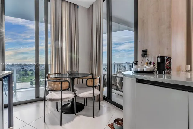 $10,000 | 20281 East Country Club Drive, Unit TW7, Aventura, FL 33180