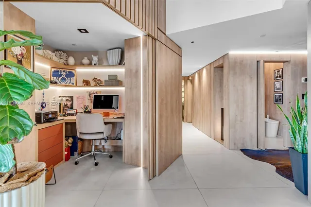 $10,000 | 20281 East Country Club Drive, Unit TW7, Aventura, FL 33180