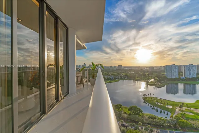 $10,000 | 20281 East Country Club Drive, Unit TW7, Aventura, FL 33180