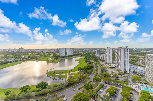 $10,000 | 20281 East Country Club Drive, Unit TW7, Aventura, FL 33180