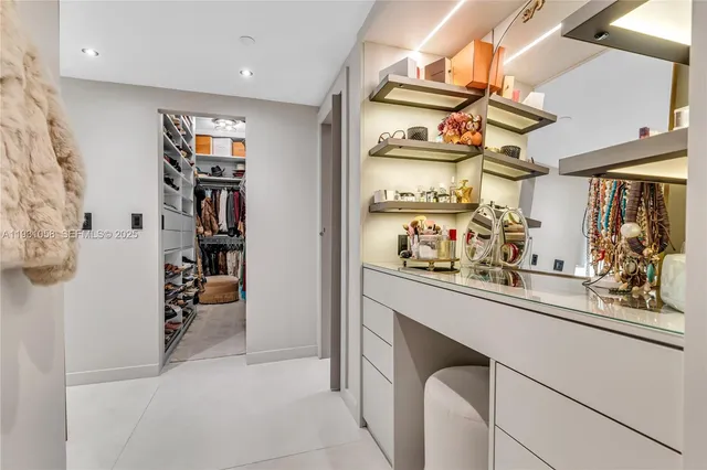 $10,000 | 20281 East Country Club Drive, Unit TW7, Aventura, FL 33180