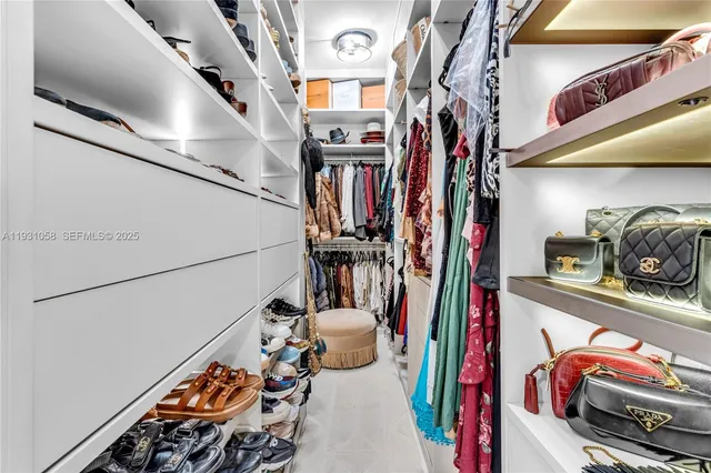 $10,000 | 20281 East Country Club Drive, Unit TW7, Aventura, FL 33180