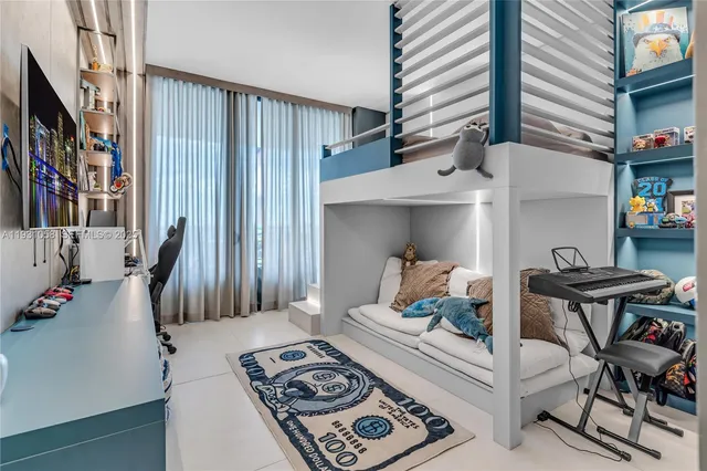 $10,000 | 20281 East Country Club Drive, Unit TW7, Aventura, FL 33180