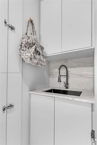 $10,000 | 20281 East Country Club Drive, Unit TW7, Aventura, FL 33180