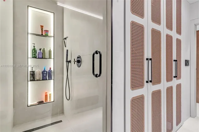 $10,000 | 20281 East Country Club Drive, Unit TW7, Aventura, FL 33180