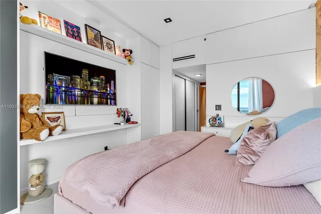 $10,000 | 20281 East Country Club Drive, Unit TW7, Aventura, FL 33180