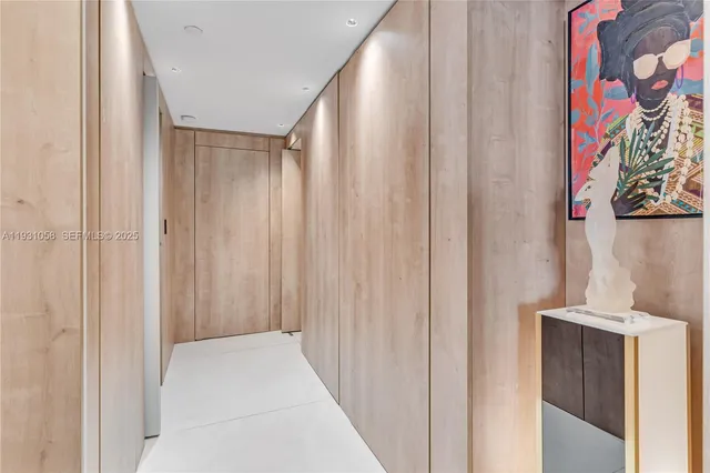 $10,000 | 20281 East Country Club Drive, Unit TW7, Aventura, FL 33180