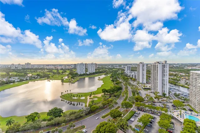 $10,000 | 20281 East Country Club Drive, Unit TW7, Aventura, FL 33180