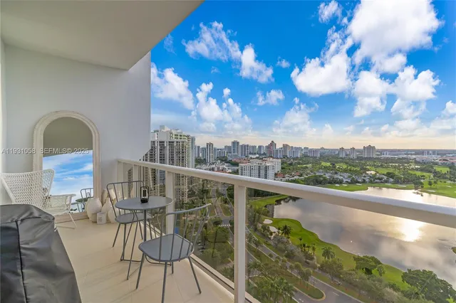 $10,000 | 20281 East Country Club Drive, Unit TW7, Aventura, FL 33180