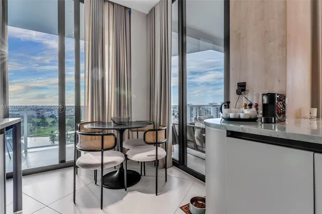 $10,000 | 20281 East Country Club Drive, Unit TW7, Aventura, FL 33180