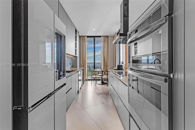 $10,000 | 20281 East Country Club Drive, Unit TW7, Aventura, FL 33180