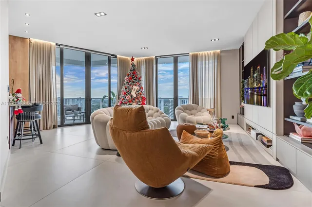 $10,000 | 20281 East Country Club Drive, Unit TW7, Aventura, FL 33180