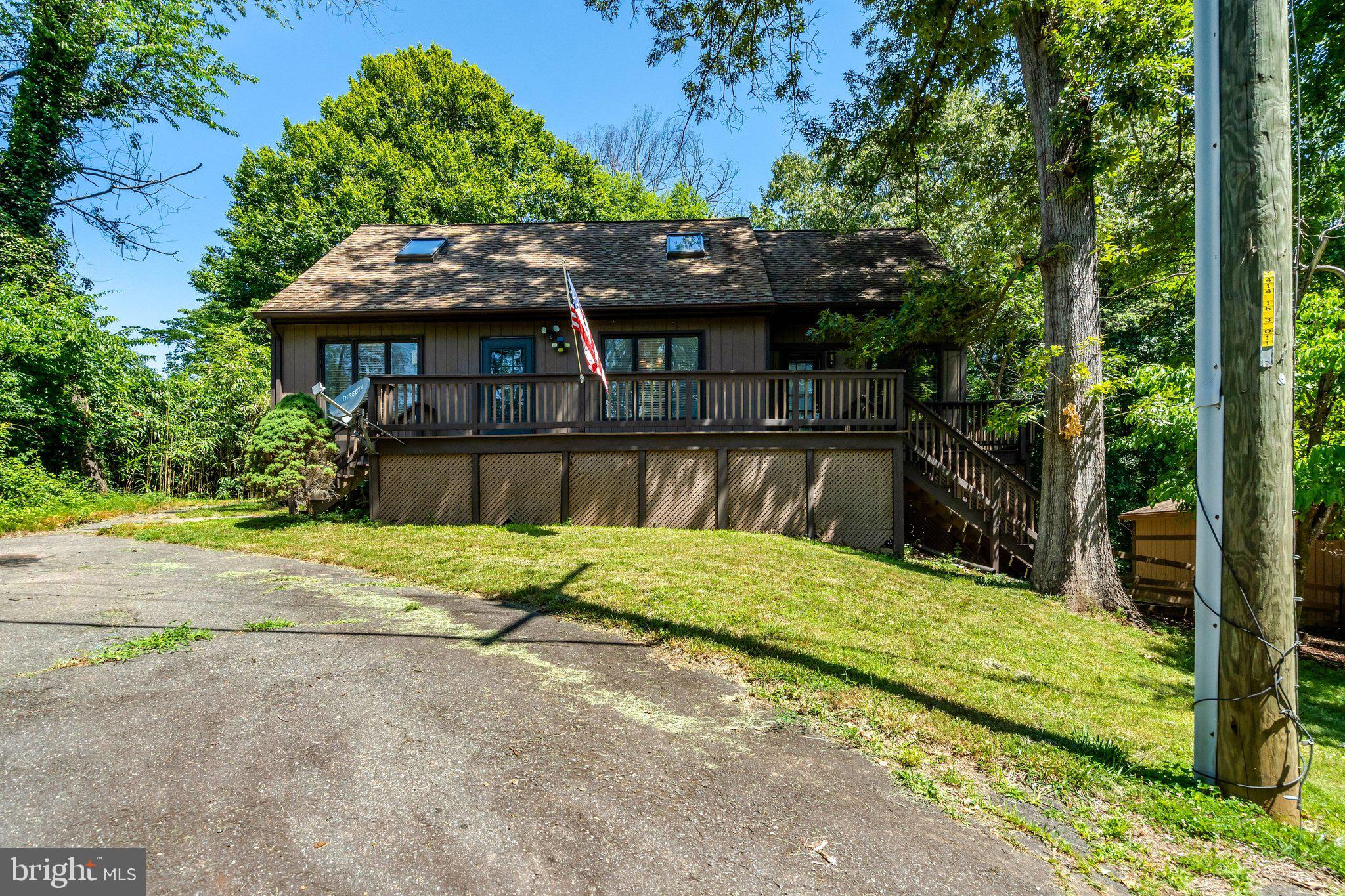 8844 McGrath Road Manassas, VA 20112 - Photo 3 of 27 Charming home nestled in nature's embrace.