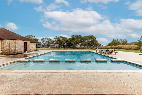$699,000 | 6523 East C R 6200, Lubbock, TX 79403